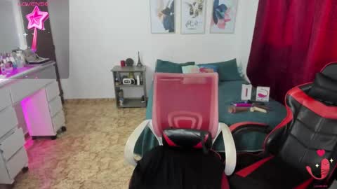 Snapshot of evelyn_squirts chatting on March 6, 10:28 pm Evelyn online show from March 6, 10:28 pm