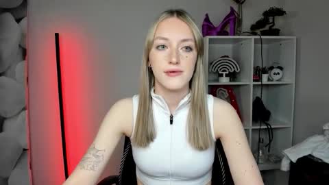 evelynblond online show from February 20, 6:37 am