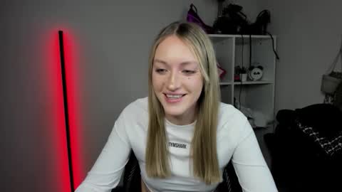 evelynblond online show from April 14, 3:18 pm