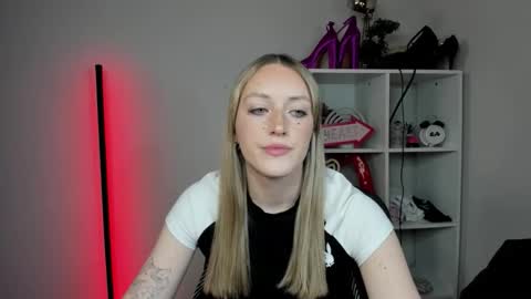 evelynblond online show from April 21, 12:22 pm