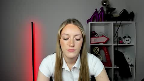 evelynblond online show from April 23, 12:29 pm