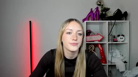 evelynblond online show from April 24, 1:13 pm