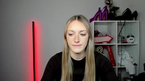 evelynblond online show from April 27, 12:36 pm