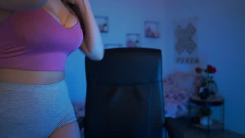 evelyncage_ online show from February 2, 10:06 pm