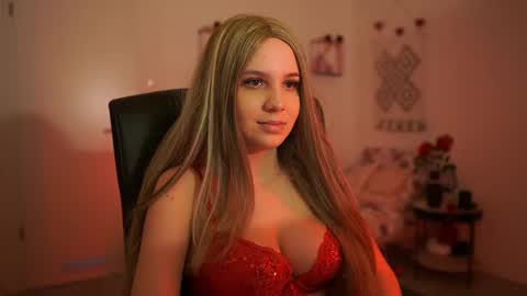 evelyncage_ online show from February 14, 10:14 pm