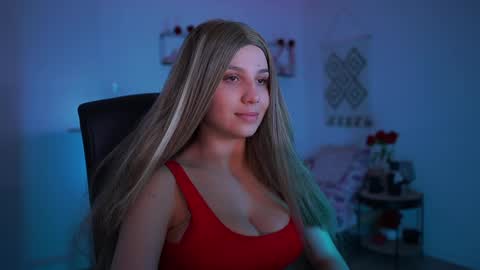 evelyncage_ online show from March 4, 7:11 pm