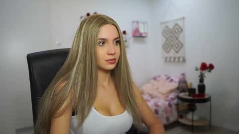 evelyncage_ online show from October 12, 5:34 pm