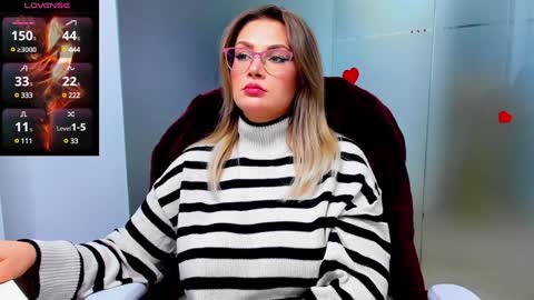 Snapshot of evelyne_rose chatting on January 8, 6:20 am evelyne_rose online show from January 8, 6:20 am