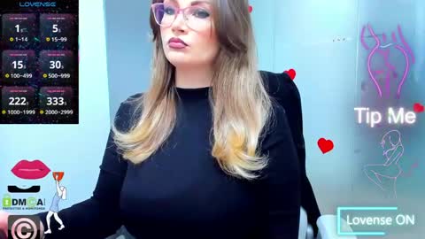 evelyne_rose online show from April 19, 3:39 am