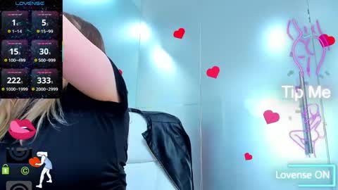 evelyne_rose online show from June 2, 5:09 am