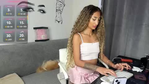 Evelyn online show from November 13, 2:16 pm