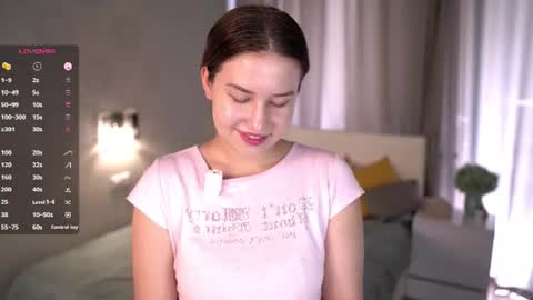 Snapshot of evelynnclaire chatting on June 23, 5:49 am Emily online show from June 23, 5:49 am