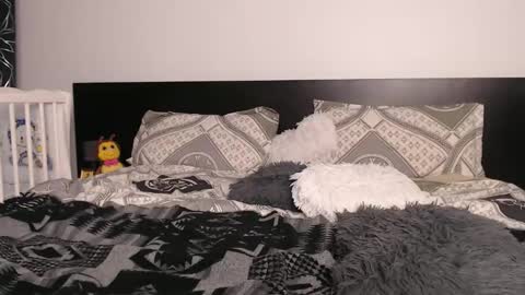 Evelyne online show from December 1, 9:37 pm