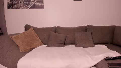 Evelyne online show from February 2, 2:38 am