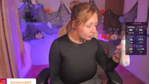 Snapshot of evelynvega0 chatting on November 3, 3:52 am Bigboobs Evelyn Vega online show from November 3, 3:52 am
