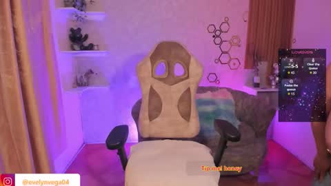 Snapshot of evelynvega0 chatting on November 4, 3:16 am Bigboobs Evelyn Vega online show from November 4, 3:16 am