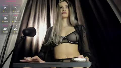 Snapshot of evelynvlove chatting on June 29, 7:47 pm Evelynvlove online show from June 29, 7:47 pm