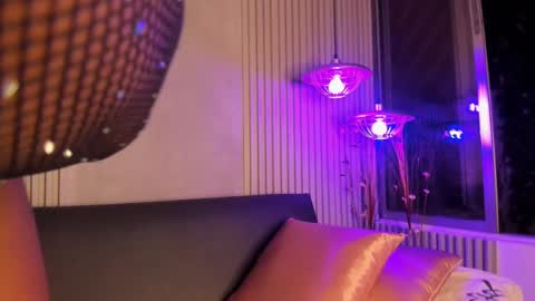 EvelynZoee online show from September 10, 4:01 am