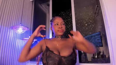 EvelynZoee online show from October 5, 4:33 am