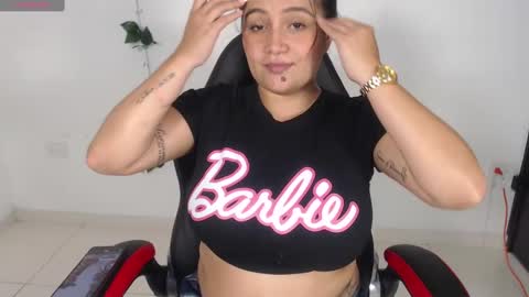 Snapshot of evemilk chatting on December 11, 11:43 pm evelin 3 online show from December 11, 11:43 pm