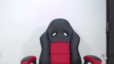 Snapshot of evemilk chatting on February 2, 3:49 pm evelin 3 online show from February 2, 3:49 pm