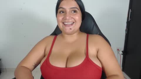 Snapshot of evemilk chatting on February 10, 11:02 pm evelin 3 online show from February 10, 11:02 pm