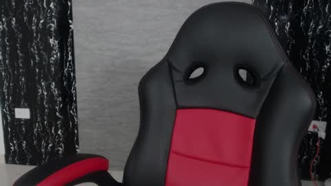 Snapshot of evemilk chatting on March 1, 9:26 pm evelin 3 online show from March 1, 9:26 pm