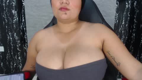 Snapshot of evemilk chatting on March 5, 12:05 am evelin 3 online show from March 5, 12:05 am