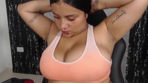 Snapshot of evemilk chatting on March 9, 9:36 pm evelin 3 online show from March 9, 9:36 pm