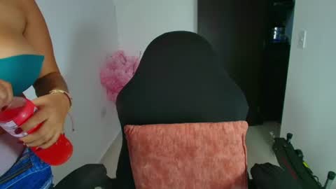 Snapshot of evemilk chatting on June 11, 9:02 pm evelin 3 online show from June 11, 9:02 pm