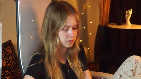 Snapshot of evemundie chatting on May 26, 9:05 am Eve online show from May 26, 9:05 am