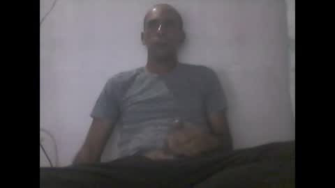 Snapshot of everaldosantos chatting on December 12, 12:05 am everaldosantos online show from December 12, 12:05 am