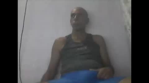 Snapshot of everaldosantos chatting on December 15, 1:02 am everaldosantos online show from December 15, 1:02 am