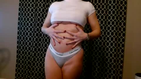 Snapshot of everleighmae chatting on February 17, 1:32 pm Everleighmae online show from February 17, 1:32 pm