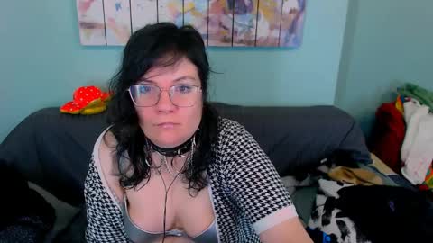 Everly online show from April 2, 7:06 am