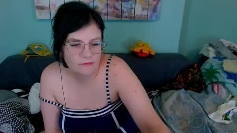 Everly online show from April 12, 10:15 pm