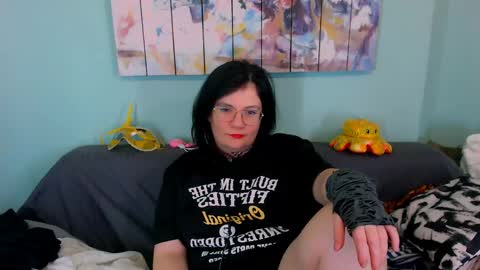 Everly online show from April 19, 6:10 pm