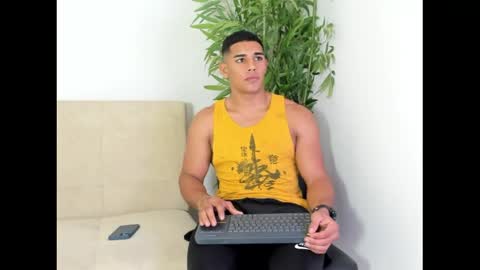 Snapshot of evessinn chatting on June 2, 5:04 pm luis online show from June 2, 5:04 pm