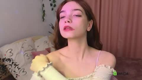 Snapshot of evi_brook chatting on October 12, 1:32 pm evi_brook online show from October 12, 1:32 pm