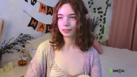 Snapshot of evi_brook chatting on October 22, 1:44 pm evi_brook online show from October 22, 1:44 pm