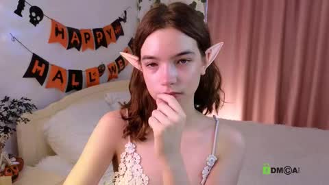 Snapshot of evi_brook chatting on October 29, 8:38 am evi_brook online show from October 29, 8:38 am