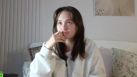 evi_woow online show from December 3, 8:39 pm