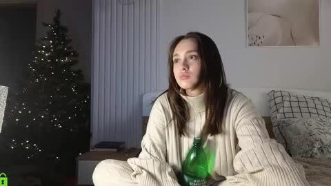 evi_woow online show from December 9, 6:57 pm