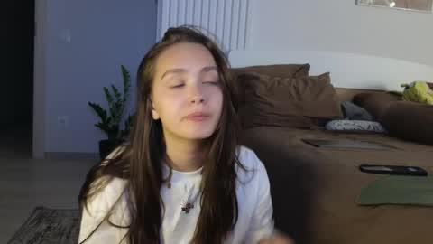 evi_woow online show from September 8, 9:47 pm