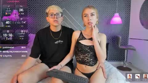Snapshot of evie_demn chatting on April 19, 9:39 pm Evie Denm online show from April 19, 9:39 pm