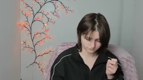 Evie online show from January 17, 12:32 pm