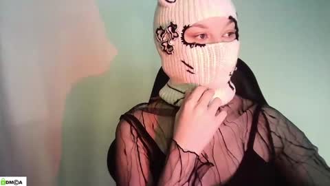 Snapshot of evie_muna chatting on May 2, 1:54 am Renesme White Im here from Monday to Friday online show from May 2, 1:54 am