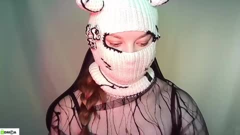 Snapshot of evie_muna chatting on May 18, 4:07 am Renesme White Im here from Monday to Friday online show from May 18, 4:07 am