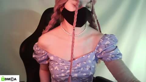 Snapshot of evie_muna chatting on June 22, 2:57 am Renesme White Im here from Monday to Friday online show from June 22, 2:57 am