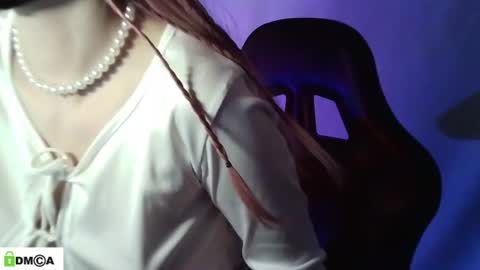 Snapshot of evie_muna chatting on July 6, 1:35 am Renesme White Im here from Monday to Friday online show from July 6, 1:35 am
